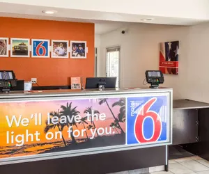 Photo 5 - Motel 6 Bakersfield, CA - Convention Center