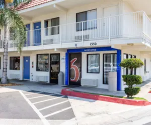 Photo 2 - Motel 6 Bakersfield, CA - Convention Center