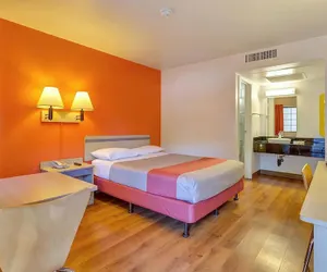 Photo 4 - Super 8 by Wyndham Santa Rosa North
