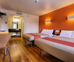 Photo 3 - Super 8 by Wyndham Petaluma
