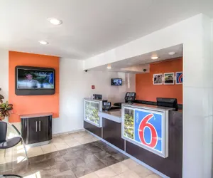 Photo 4 - Motel 6 Redding, CA - South