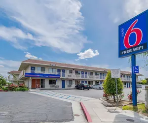 Photo 2 - Motel 6 Bakersfield, CA - Airport