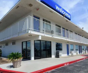 Photo 2 - Motel 6 Galveston, TX