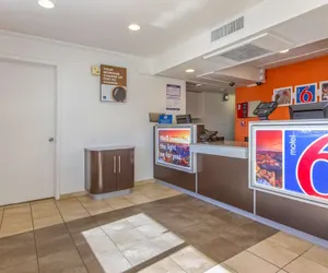 Photo 4 - Motel 6 Phoenix North - Bell Road