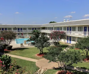 Photo 2 - Motel 6 Austin, TX - North