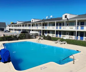 Photo 2 - Motel 6 Webster, TX - Houston - Nasa Lake