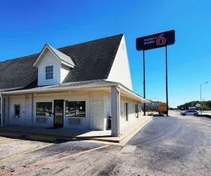 Photo 2 - Motel 6 Webster, TX - Houston - Nasa Lake