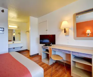 Photo 5 - Motel 6 Windsor Locks, CT - Hartford