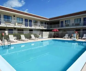 Photo 2 - Motel 6 Windsor Locks, CT - Hartford