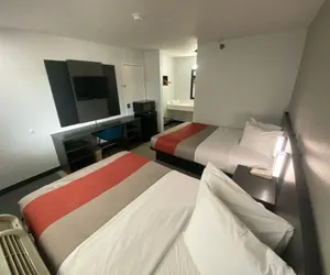 Photo 5 - Motel 6 Windsor Locks, CT - Hartford