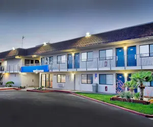 Photo 2 - Motel 6 Palmdale, CA