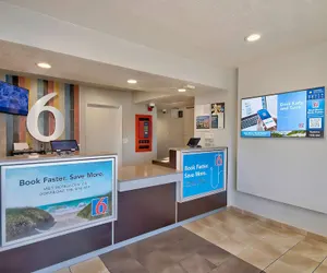 Photo 3 - Motel 6 Palmdale, CA