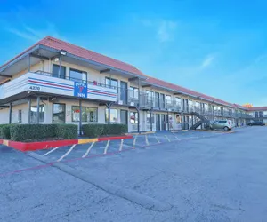 Photo 2 - Super 7 Inn by Hotel O Dallas I 20