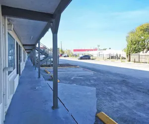 Photo 3 - Super 7 Inn by Hotel O Dallas I 20