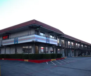 Photo 2 - Super 7 Inn Dallas West Arlington