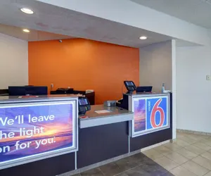 Photo 3 - Motel 6 Destin, FL