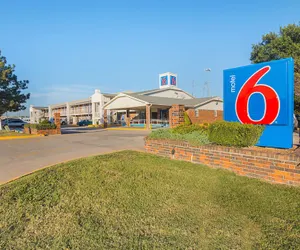 Photo 2 - Motel 6 Lawton, OK