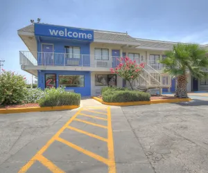 Photo 2 - Motel 6 San Antonio, TX - Fort Sam Houston
