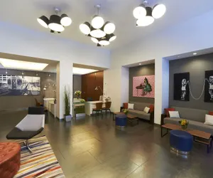 Photo 4 - Kinzie Hotel