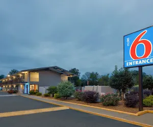 Photo 2 - Motel 6 Columbus, GA