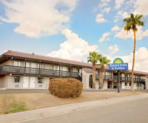 Photo 2 - Days Inn & Suites by Wyndham Needles