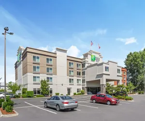 Photo 2 - Holiday Inn Express & Suites Tacoma, an IHG Hotel