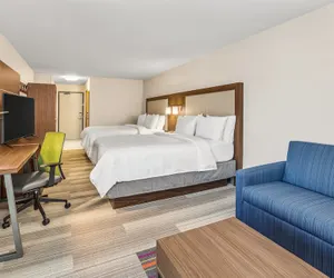 Photo 4 - Holiday Inn Express & Suites Tacoma, an IHG Hotel