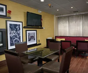 Photo 4 - Hampton Inn Louisville I-65 @ Brooks Rd.