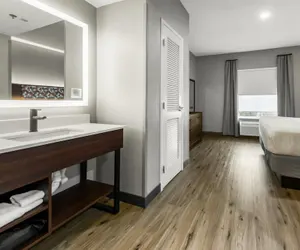 Photo 2 - Hawthorn Extended Stay by Wyndham College Station