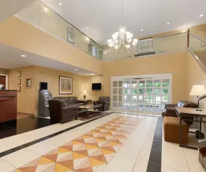 Photo 3 - Hawthorn Extended Stay by Wyndham College Station