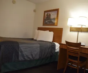 Photo 4 - Value Inn Livonia