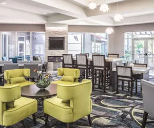 Photo 5 - La Quinta Inn & Suites by Wyndham Orlando Lake Mary