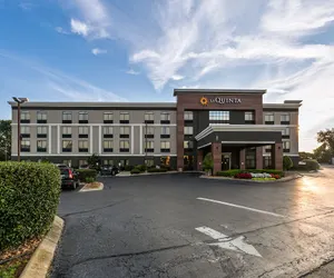 Photo 2 - La Quinta Inn & Suites by Wyndham Clarksville