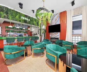 Photo 2 - Chesterfield Hotel & Suites