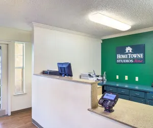 Photo 3 - HomeTowne Studios By Red Roof Dallas - North Addison/ Tollway