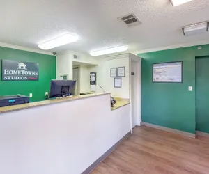 Photo 4 - HomeTowne Studios By Red Roof Dallas - North Addison/ Tollway