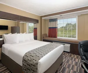 Photo 2 - Microtel Inn & Suites by Wyndham Columbia/Fort Jackson N