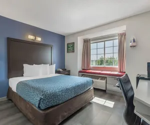 Photo 3 - Greenville Pelham Inn by IHG