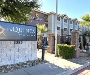 Photo 2 - La Quinta Inn & Suites by Wyndham Tempe University / Phoenix