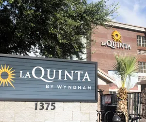 Photo 2 - La Quinta Inn & Suites by Wyndham Tempe University / Phoenix
