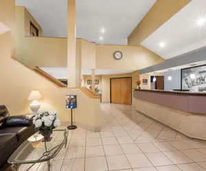 Photo 4 - Super 8 by Wyndham Midland