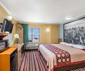 Photo 5 - Super 8 by Wyndham Midland