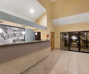 Photo 3 - Super 8 by Wyndham Midland