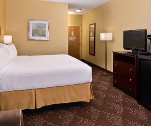 Photo 5 - Holiday Inn Express & Suites Cincinnati-N/Sharonville, an IHG Hotel