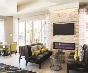 Photo 4 - La Quinta Inn & Suites by Wyndham Phoenix Chandler
