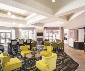 Photo 5 - La Quinta Inn & Suites by Wyndham Phoenix Chandler