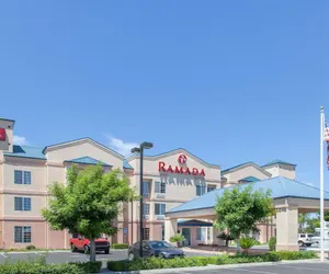 Photo 2 - Ramada by Wyndham Fresno Northwest