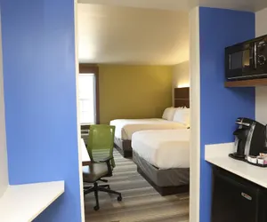 Photo 5 - Holiday Inn Express Hotel & Suites Phoenix-Airport by IHG