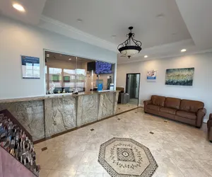 Photo 3 - Studio 6 Suites Gardena, CA
