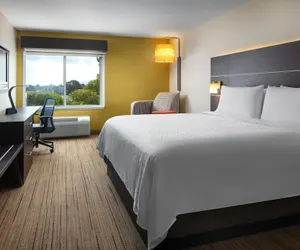 Photo 4 - Holiday Inn Express Suites Belmont, an IHG Hotel